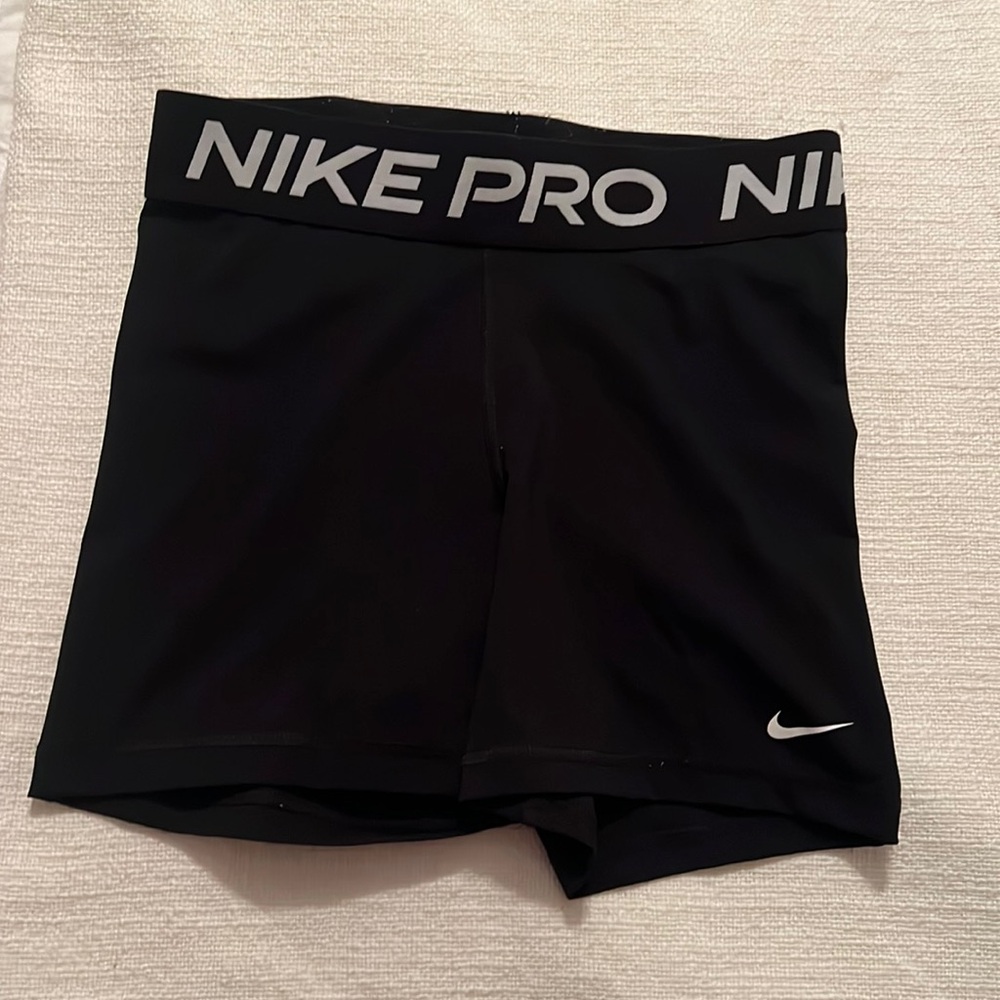 Women’s size medium Nike Pros
